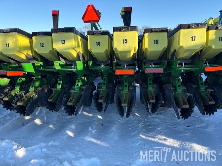 2001-john-deere-1780-image-17