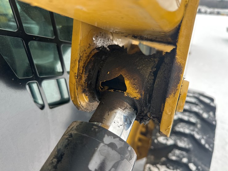 caterpillar-242d-image-15