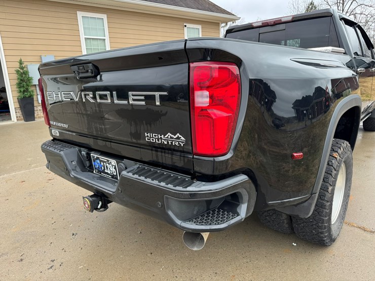 2021-chevrolet-3500hd-image-17