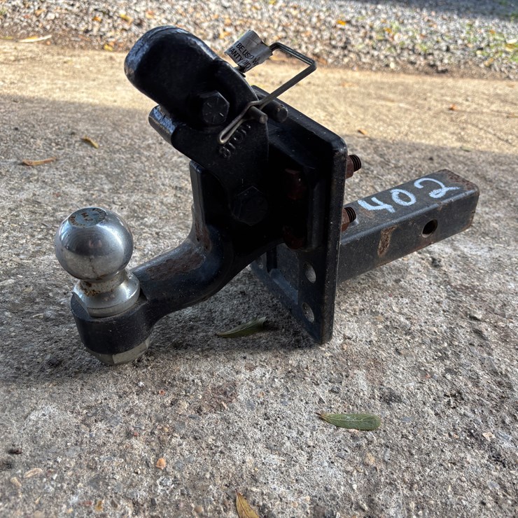 #402 • PINTLE HITCH WITH BALL
