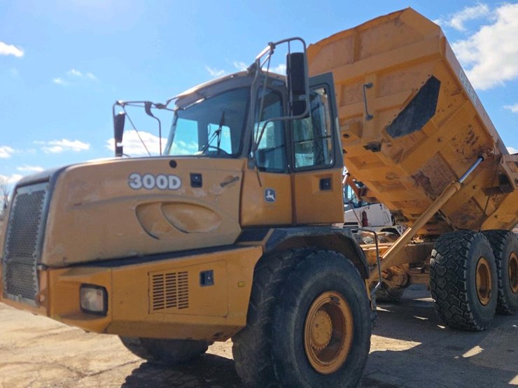 2005-deere-300d-image-1