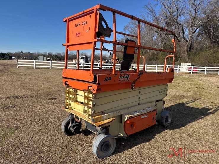 2015-jlg-3246es-image-4