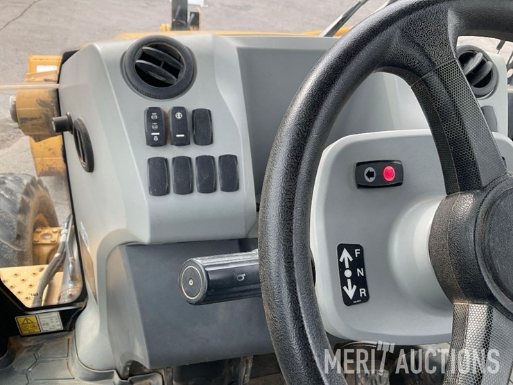 2017-caterpillar-420f2-image-69