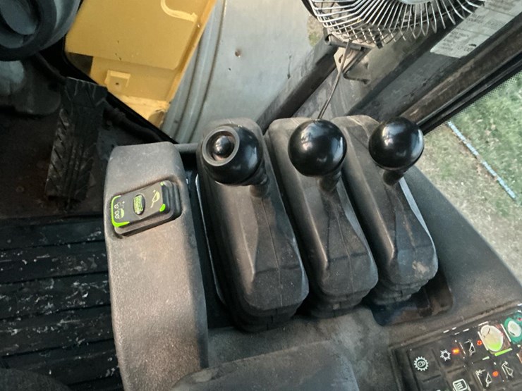 2009-deere-544k-image-17