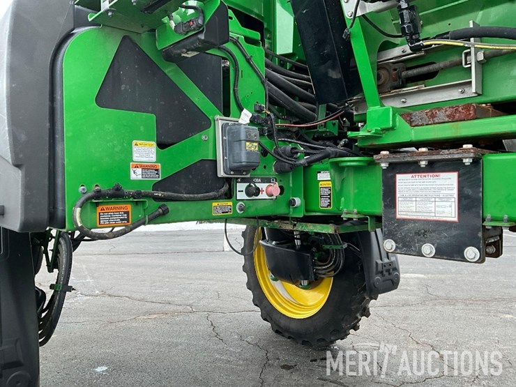 2023-john-deere-400r-image-18