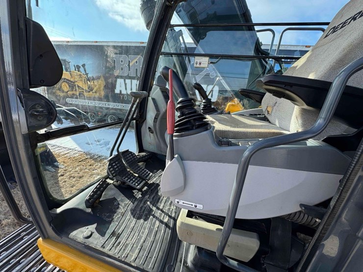 2019-deere-210g-image-24