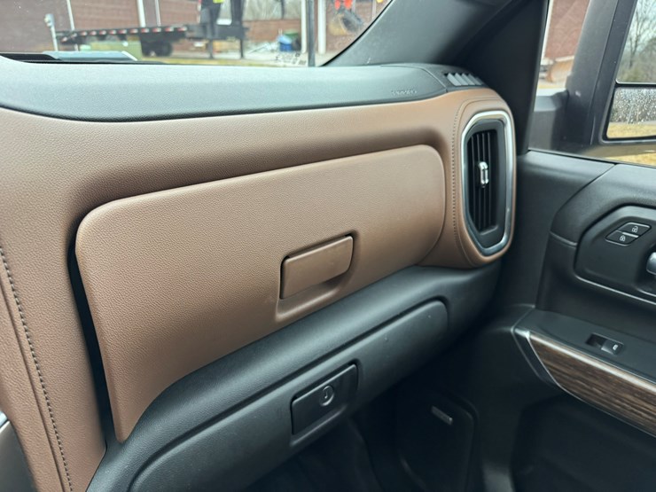 2021-chevrolet-3500hd-image-38