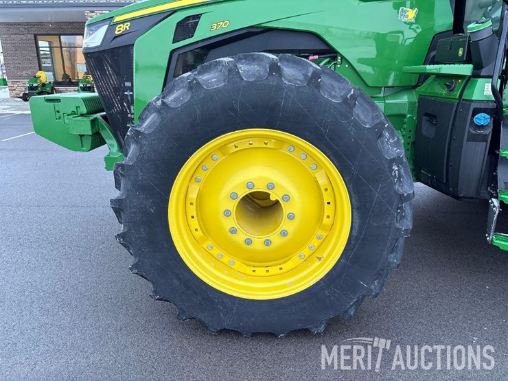 2024-john-deere-8r-370-image-14