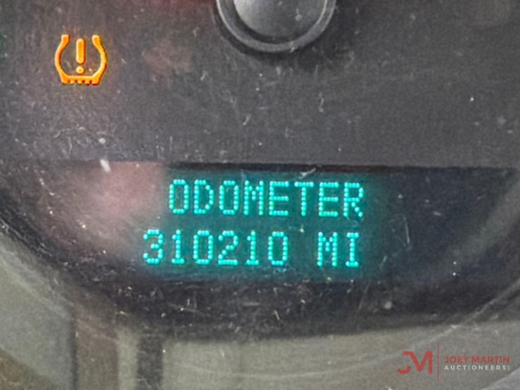 2013-chevrolet-2500-image-27