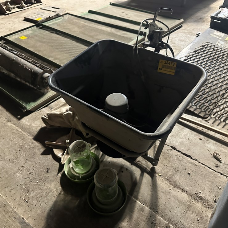 #38479 • Ground Work Seed Spreader