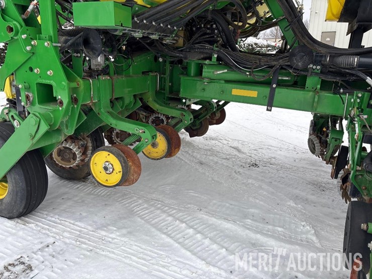 2016-john-deere-1775nt-image-28