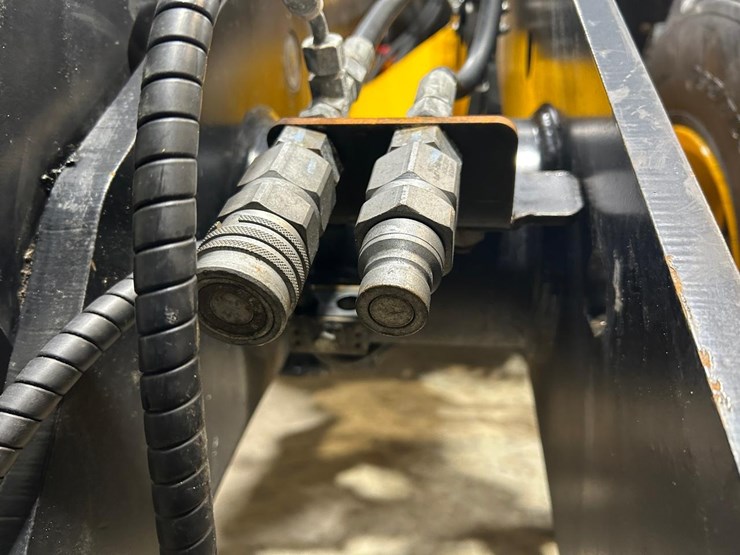 2022-jcb-407-image-9