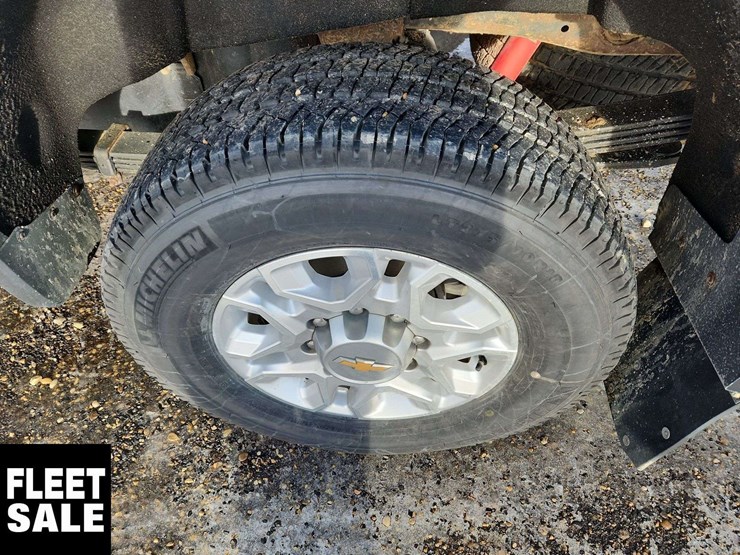 2022-chevrolet-silverado-2500hd-image-12