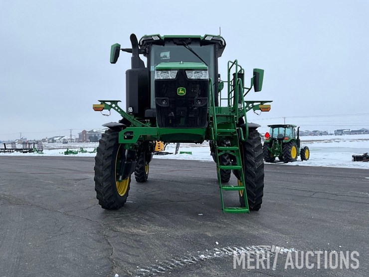 2023-john-deere-400r-image-8