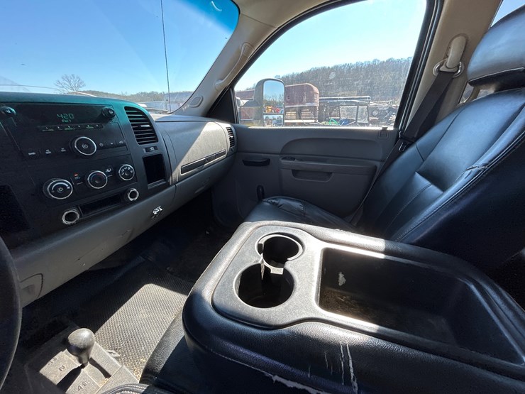 2011-chevrolet-3500-image-9