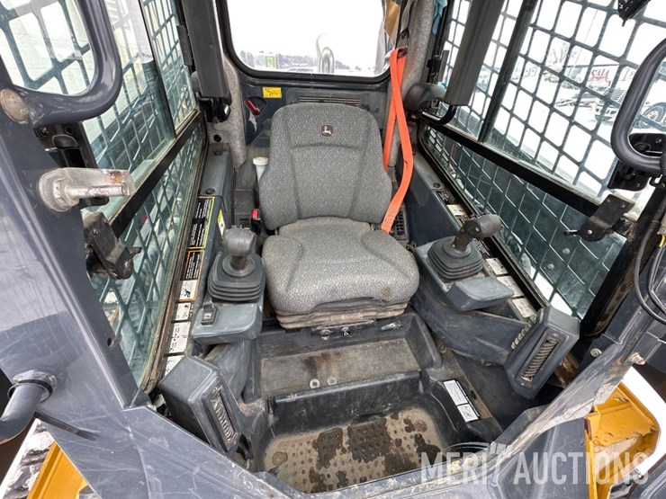 2021-deere-333g-image-25