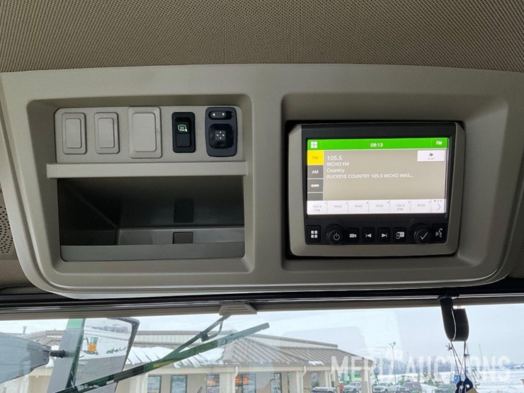 2023-john-deere-400r-image-47