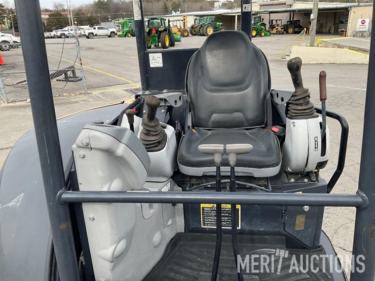 2019-deere-30g-image-32
