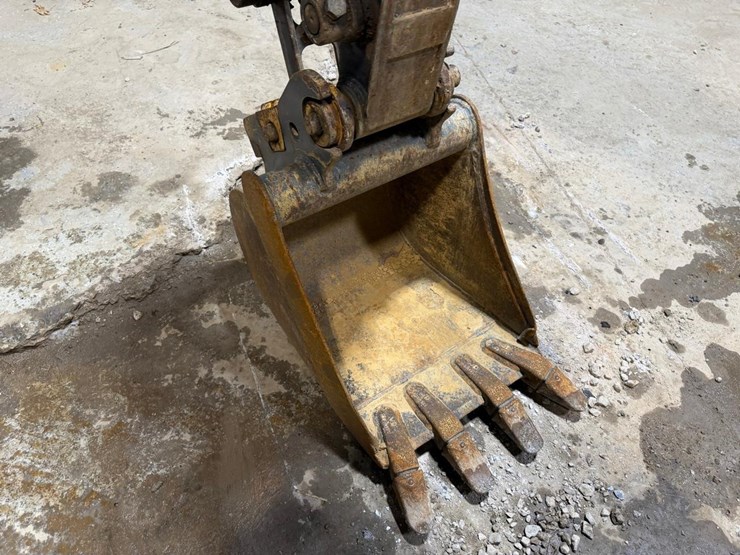 2016-deere-26g-image-9