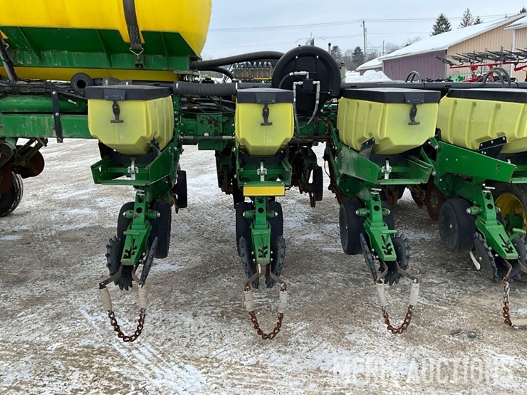 2013-john-deere-1770nt-image-27