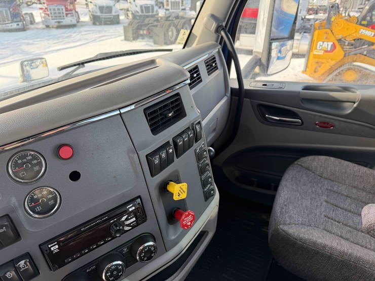 2015-peterbilt-579-image-42