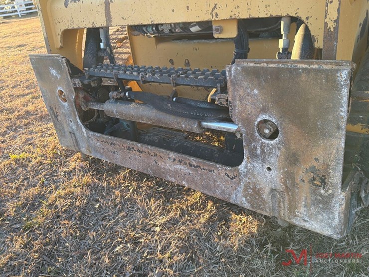 2020-caterpillar-249d3-image-9