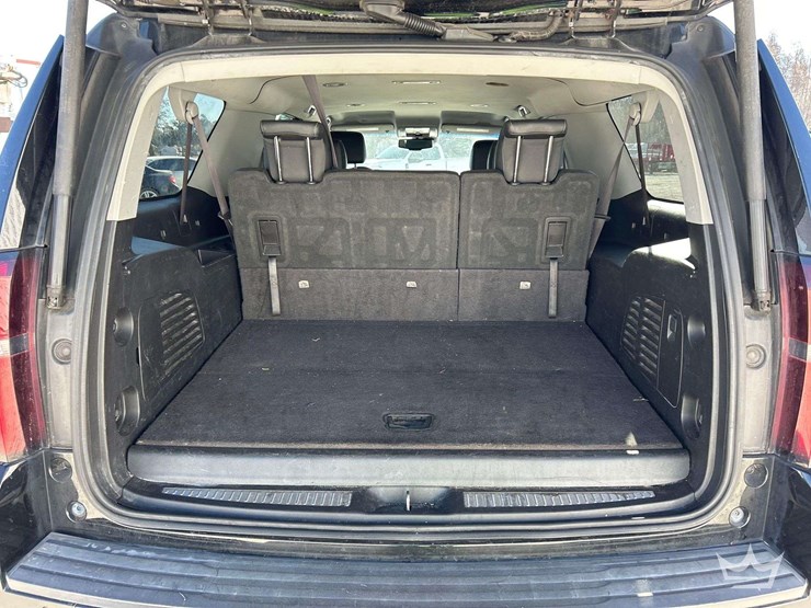 2017-chevrolet-suburban-image-24