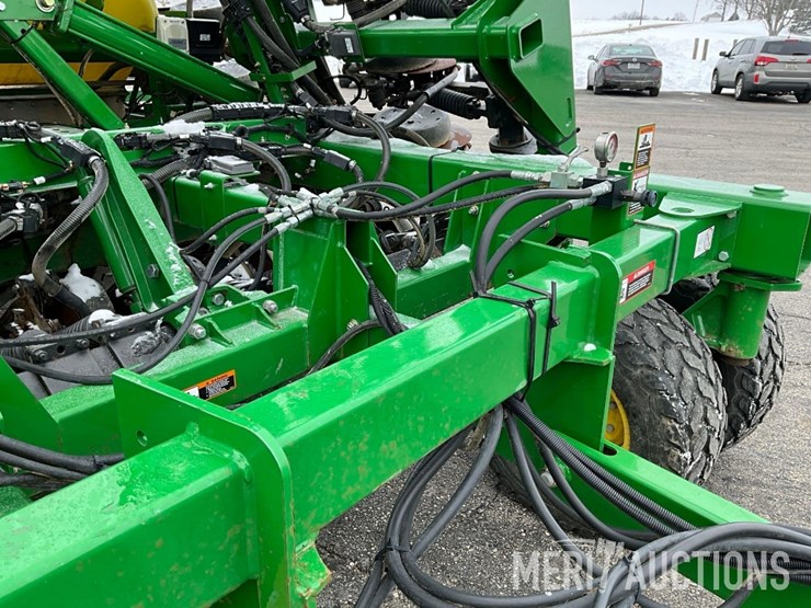 2012-john-deere-1990-image-37