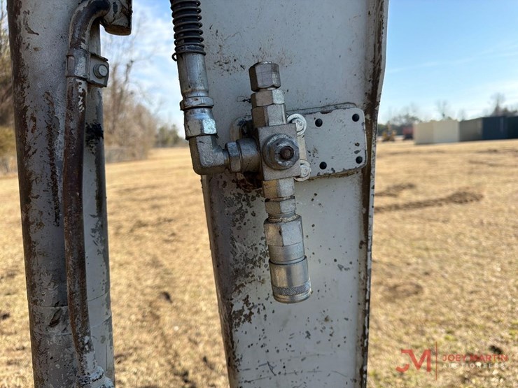 2020-takeuchi-tb240-image-13