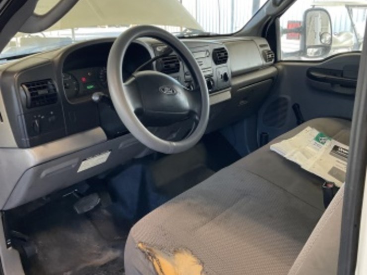 2006-ford-f450-image-27