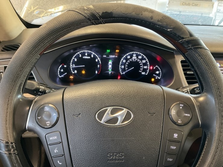 2012-hyundai-genesis-sdn-image-17