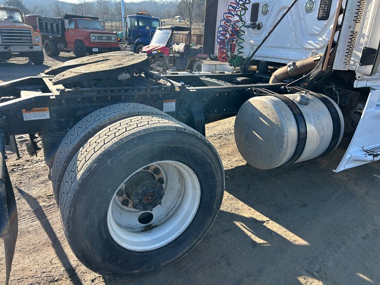 2014-freightliner-cascadia-125-image-7