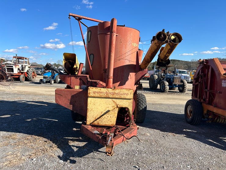 new-holland-358-image-3