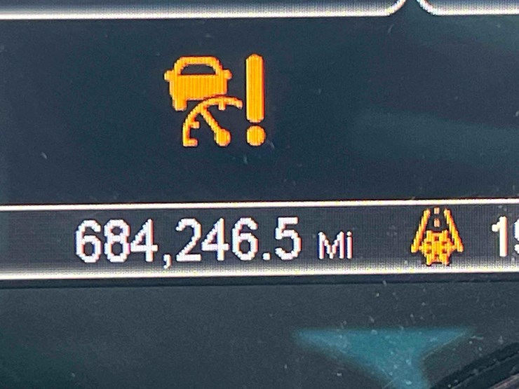 2016-peterbilt-semi-image-26