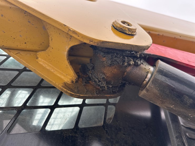 caterpillar-242d-image-20