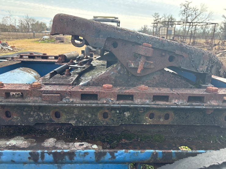 #381-•-adjustable-5th-wheel-with-mounting-plate-image-3