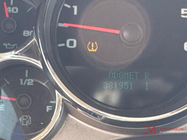 2013-chevrolet-2500-image-35