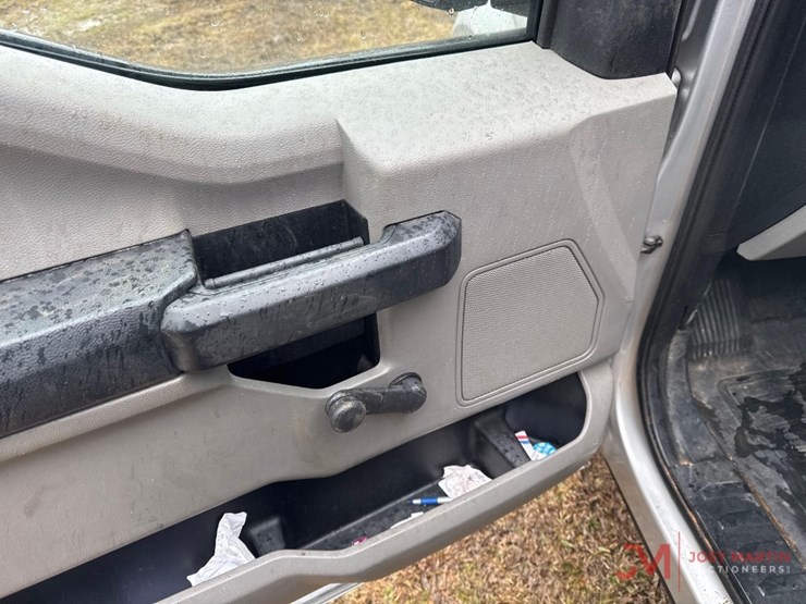 2019-ford-f150-xl-image-17