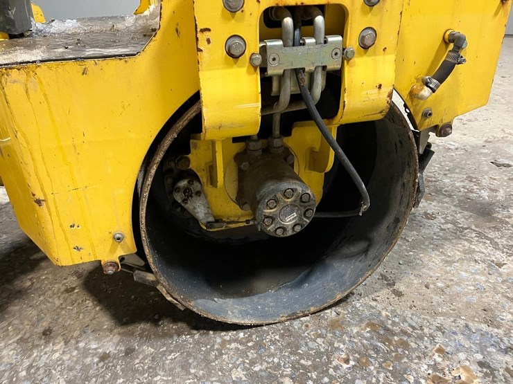 2013-bomag-bw900-50-image-35