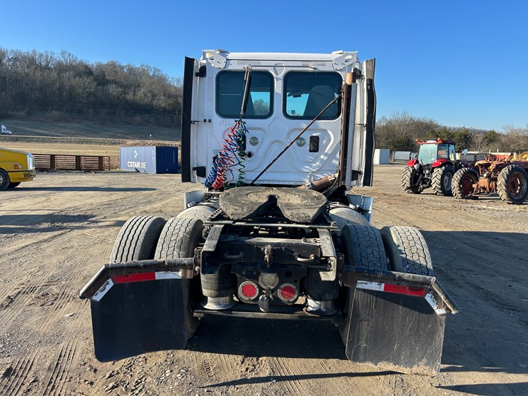 2014-freightliner-cascadia-125-image-6