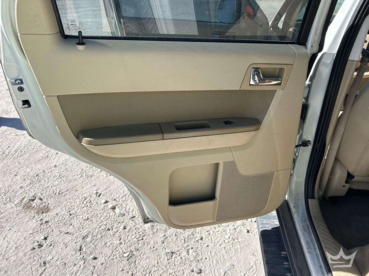 2012-ford-escape-image-19