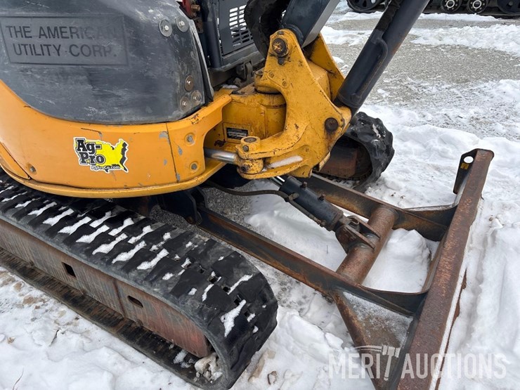 2006-deere-35d-image-20