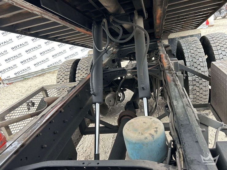 2001-ford-f650-image-22