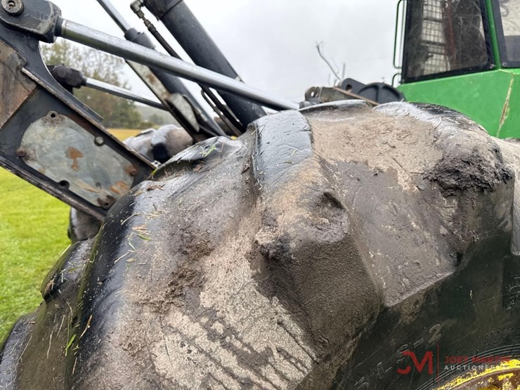 2018-deere-748l-image-13