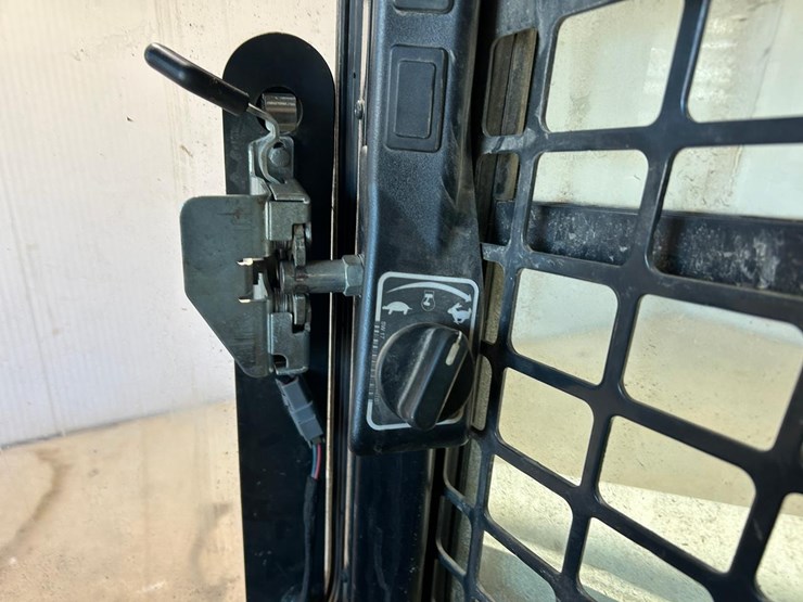 2023-bobcat-t770-image-26