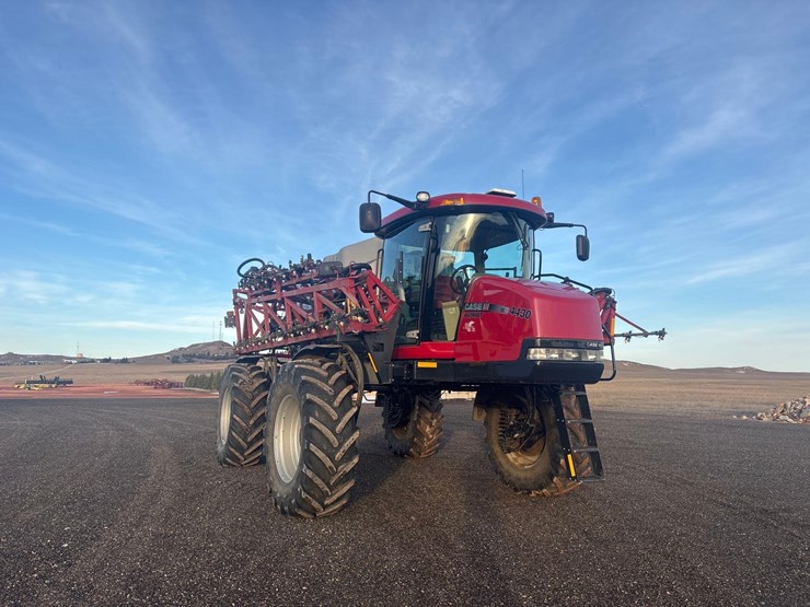 2013-case-ih-4430-patriot-sprayer-image-4