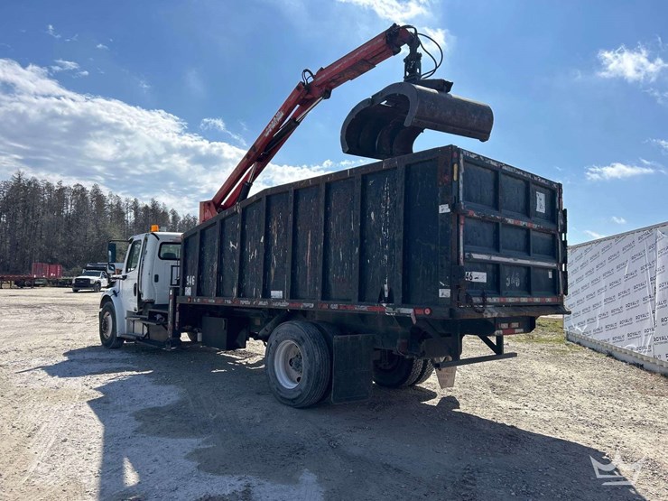 2010-freightliner-m2-106-image-4