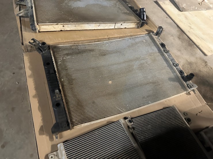 #38471-•-lot-of-radiators-&-misc-parts-image-6