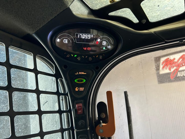 2023-bobcat-t770-image-21