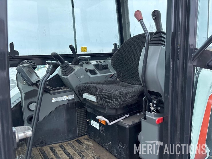 2019-bobcat-e85-image-32